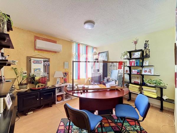 Dpt Guyane (973), à vendre CAYENNE local/bureaux de 102,80 m²