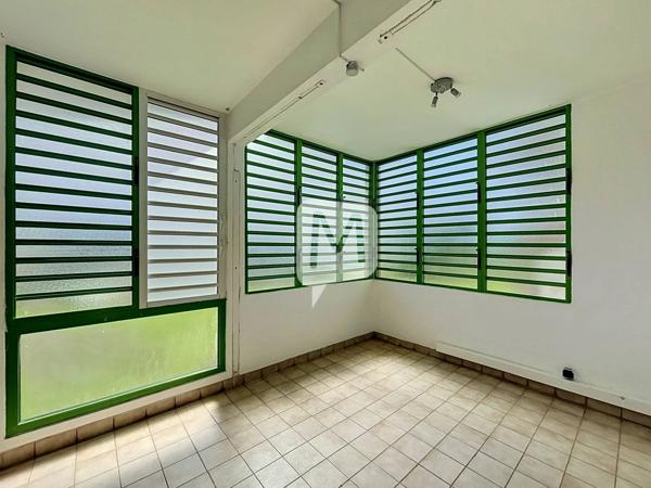 Dpt Guyane (973), à vendre CAYENNE local/bureaux de 102,80 m²