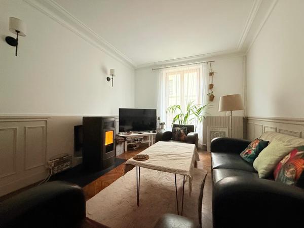 Maison avec grand potentiel au centre de freneuse