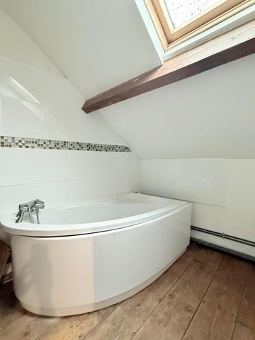 Maison avec grand potentiel au centre de freneuse