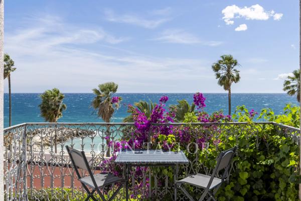 Rare appartement dans immeuble bourgeois, vue mer