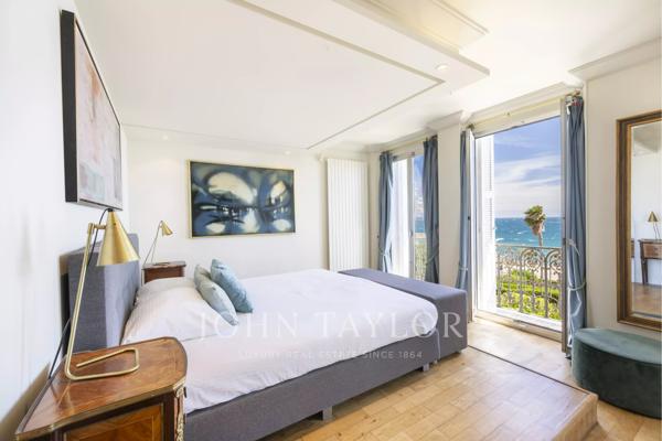 Rare appartement dans immeuble bourgeois, vue mer