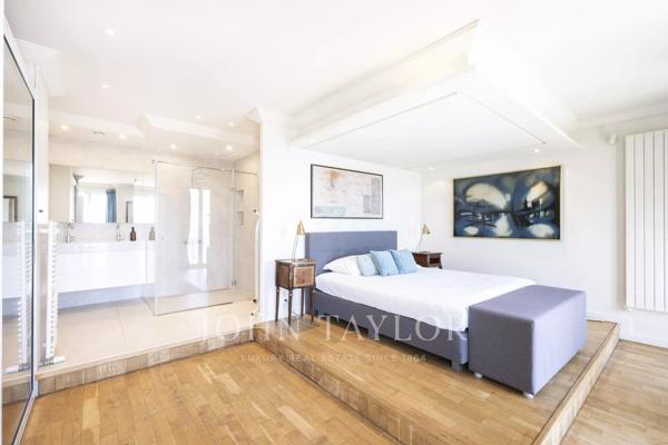 Rare appartement dans immeuble bourgeois, vue mer
