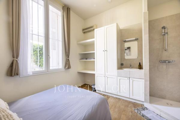 Rare appartement dans immeuble bourgeois, vue mer