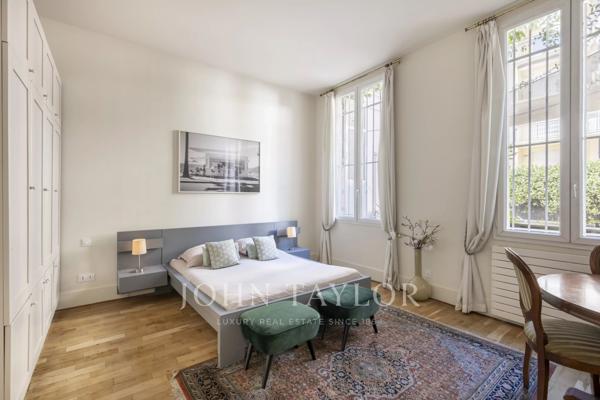Rare appartement dans immeuble bourgeois, vue mer