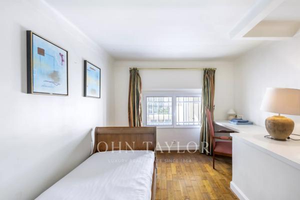 Rare appartement dans immeuble bourgeois, vue mer