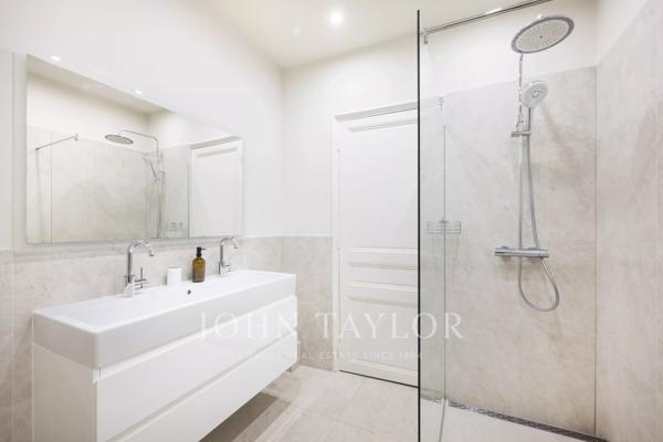 Rare appartement dans immeuble bourgeois, vue mer