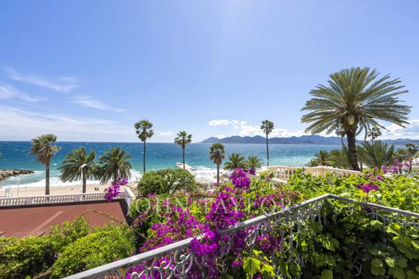 Rare appartement dans immeuble bourgeois, vue mer