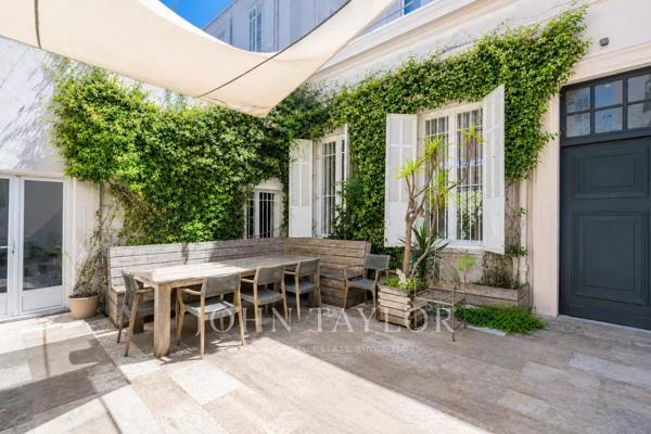 Rare appartement dans immeuble bourgeois, vue mer