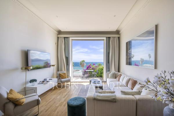 Rare appartement dans immeuble bourgeois, vue mer