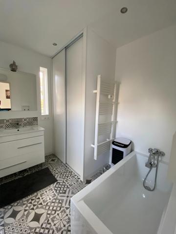 Ruelle. Maison 80 m² avec jardin