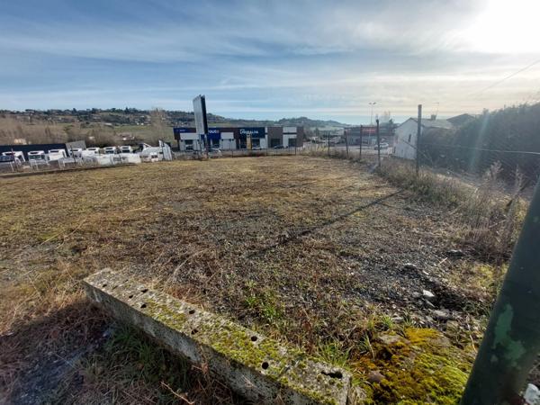 TERRAIN COMMERCIAL CONSTRUCTIBLE UA2 DE 2000M² SUR PUYGOUZON