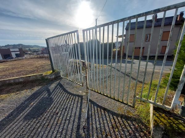 TERRAIN COMMERCIAL CONSTRUCTIBLE UA2 DE 2000M² SUR PUYGOUZON