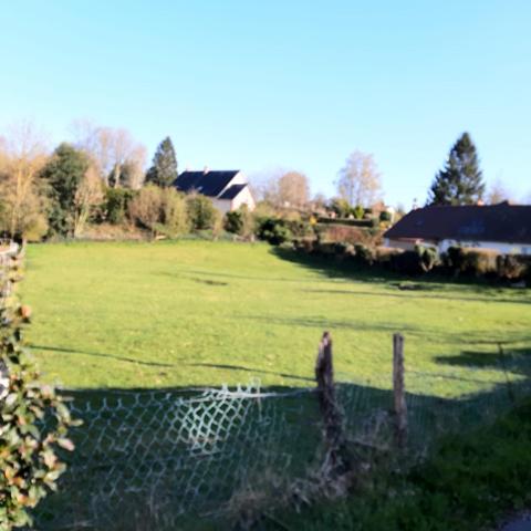 Beau terrain plat de 2080m2 libre de constructeur