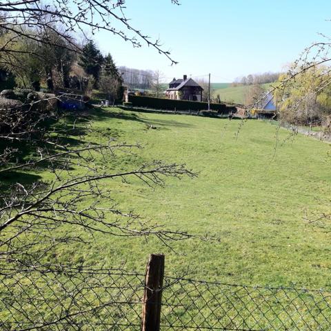 Beau terrain plat de 2080m2 libre de constructeur