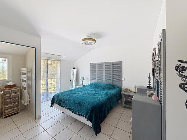 Maison  6 pièce(s) maison plain pied, 4 chambres, 1 bureau, piscine, carport, garage