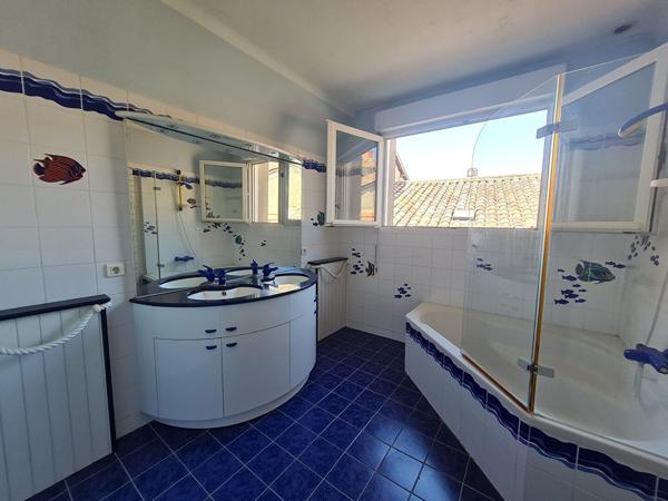 Maison de caractère un havre de paix au coeur de la ville. Lectoure