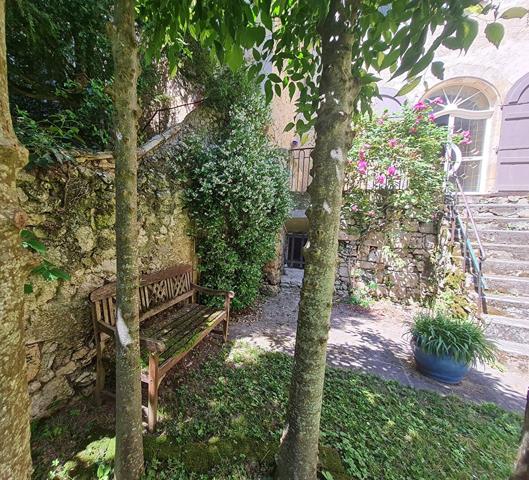 Maison de caractère un havre de paix au coeur de la ville. Lectoure