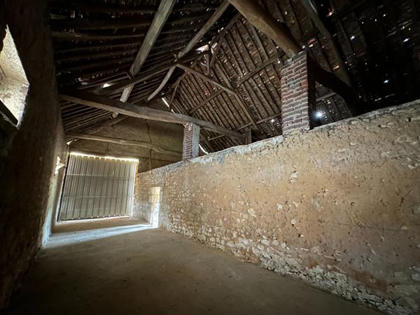 Rare sur le secteur ! Longère implantée sur son terrain de près de 4h².