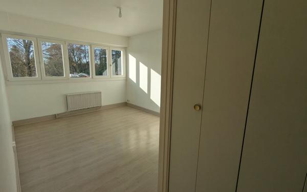 Appartement à louer    1 pièce • 26,48 m2 Saint-Jean-de-la-Ruelle