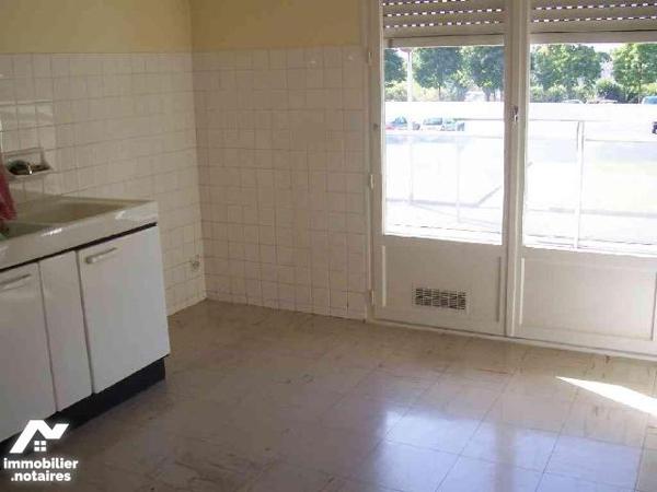 CHATELLERAULT - A VENDRE, 
Bien soumis à une copropriété comportant 114 lots. Charges annuelle...