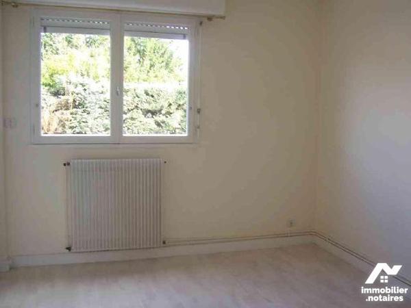 CHATELLERAULT - A VENDRE, 
Bien soumis à une copropriété comportant 114 lots. Charges annuelle...