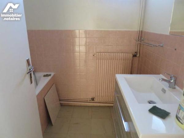 CHATELLERAULT - A VENDRE, 
Bien soumis à une copropriété comportant 114 lots. Charges annuelle...