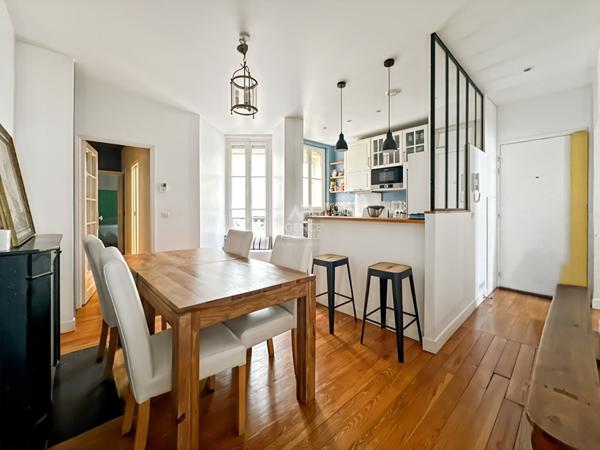 Versailles Saint-Louis Appartement 3 pièces d'environ 61 m² situé au 2ème étage avec chambre de service de 10.42 m² carrez et cave €475 000 ** - Référence 27317