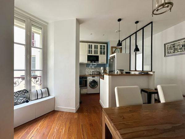 Versailles Saint-Louis Appartement 3 pièces d'environ 61 m² situé au 2ème étage avec chambre de service de 10.42 m² carrez et cave €475 000 ** - Référence 27317