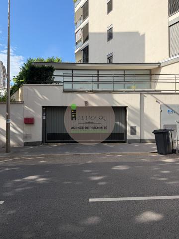 Parking
        
        - 24 m² Exclusivité 80 000 € *