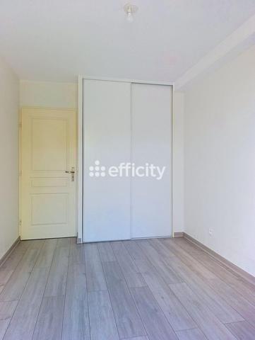 Appartement
         3 pièces
        - 65 m² Exclusivité 174 000 € *