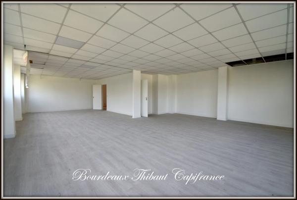 bureau à vendre TRAPPES (78)-Opportunité rare : bureaux 135 m² rénovés à vendre, parkings et accès rapide A12 !