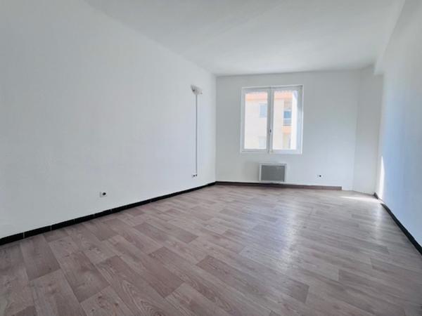 Charmant appartement de type T3  de 68 m² au 2 ème étage avec ascenseur et balcon