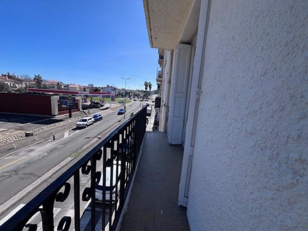Charmant appartement de type T3  de 68 m² au 2 ème étage avec ascenseur et balcon