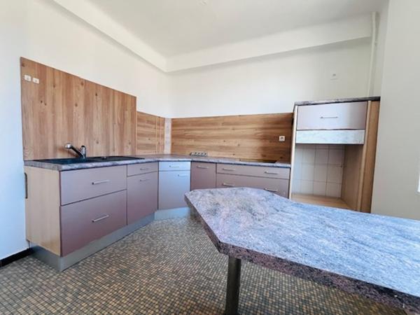 Charmant appartement de type T3  de 68 m² au 2 ème étage avec ascenseur et balcon