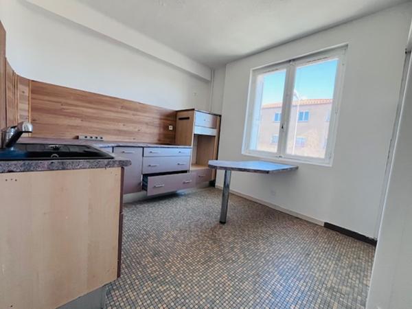 Charmant appartement de type T3  de 68 m² au 2 ème étage avec ascenseur et balcon