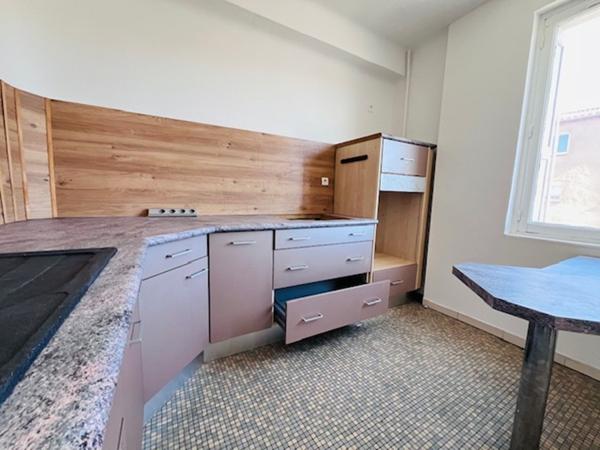Charmant appartement de type T3  de 68 m² au 2 ème étage avec ascenseur et balcon