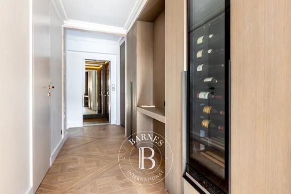 Paris 8ème, Appartement 1 Chambre -  75 m² à vendre