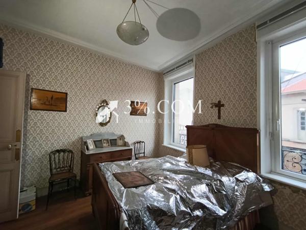 Maison de village
                                                                                                                                                                                                                                                                                                                        8 pièce(s)                                                                                                                                                                                                          6 chambre(s)                                                                                                                                                                                                          162  m²