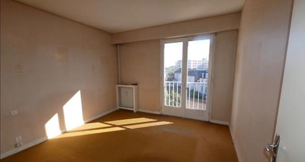 Appartement à vendre 5 Avec stationnement à rénover LIMOGES (87)