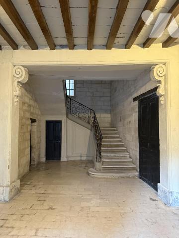 Avignon Intra-muros – Place Saint-Pierre - T3 de caractère – 112 m² – Cave 40 m² 