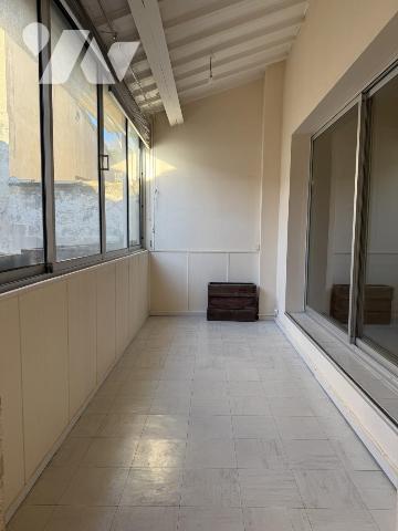 Avignon Intra-muros – Place Saint-Pierre - T3 de caractère – 112 m² – Cave 40 m² 