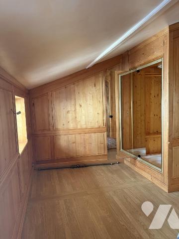 Avignon Intra-muros – Place Saint-Pierre - T3 de caractère – 112 m² – Cave 40 m² 