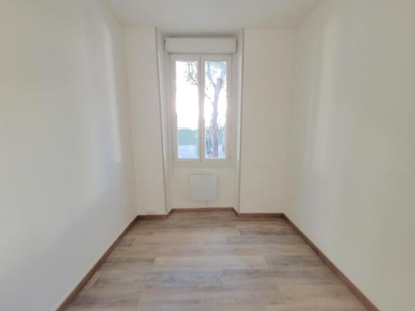 Appartement
         3 pièces
        - 50 m² 210 000 € *