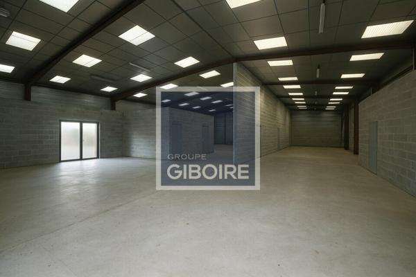 Local d'activites 880 m² à louer LA CHAPELLE SUR ERDRE (réf : 44.018968)