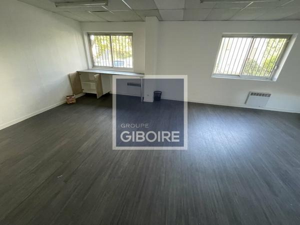 Local d'activites 880 m² à louer LA CHAPELLE SUR ERDRE (réf : 44.018968)