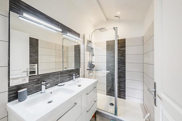 Maison 220m2 avec en 3 logements indépendants 