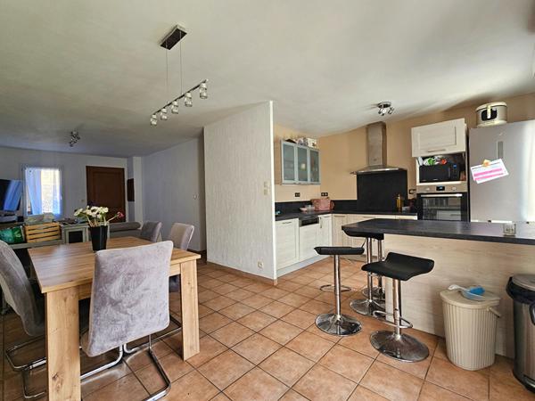 Maison plain-pied La Crau 4 pièce(s)75 m² - Calme, plain pied, jardin.