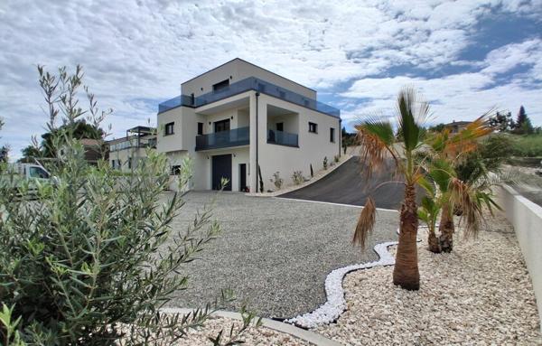 MAISON CONTEMPORAINE DE 178 M2 SUR LES HAUTEURS DE  SAINT DONAT SUR L'HERBASSE