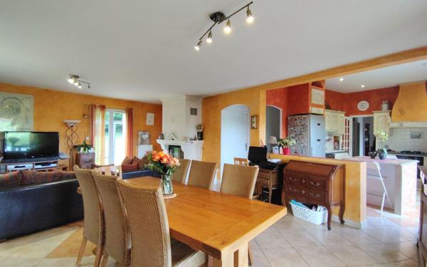 Maison à vendre    4 pièces •  Terrasson-Lavilledieu